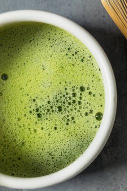 Geleneksel Kase İçinde Ev Yapımı Yeşil Japon Kibrit Çayı