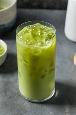 Soğuk Tazeleyici Japon Matcha Yeşil Çayı Sütlü