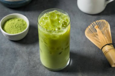 Soğuk Tazeleyici Japon Matcha Yeşil Çayı Sütlü