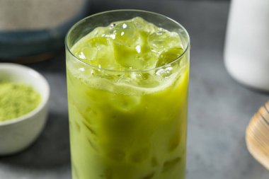 Soğuk Tazeleyici Japon Matcha Yeşil Çayı Sütlü