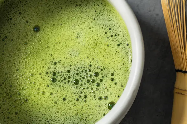 Geleneksel Kase İçinde Ev Yapımı Yeşil Japon Kibrit Çayı