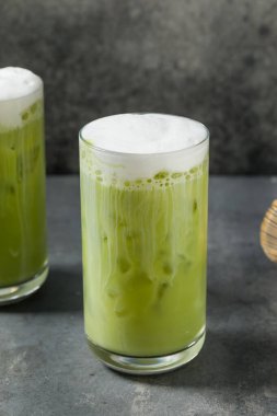 Soğuk köpük kremalı ev yapımı buzlu kibrit.