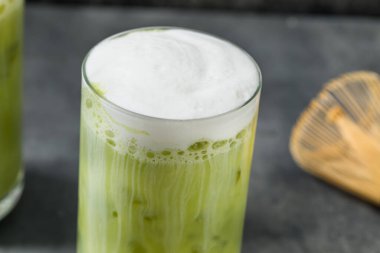 Soğuk köpük kremalı ev yapımı buzlu kibrit.