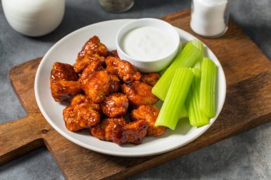 Çiftlik ve Kerevizli Ev Yapımı Kemiksiz Barbekü Tavuk Kanatları