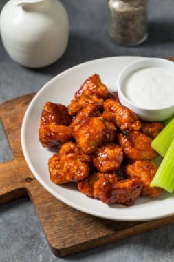 Çiftlik ve Kerevizli Ev Yapımı Kemiksiz Barbekü Tavuk Kanatları