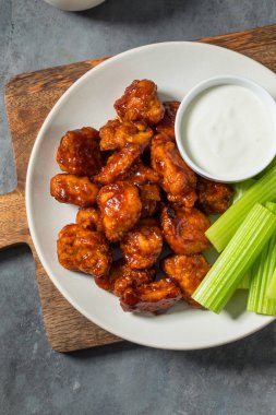 Çiftlik ve Kerevizli Ev Yapımı Kemiksiz Barbekü Tavuk Kanatları