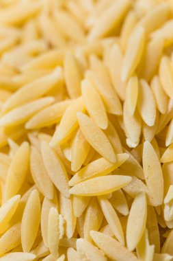 Kurutulmuş organik Orzo Makarnası.