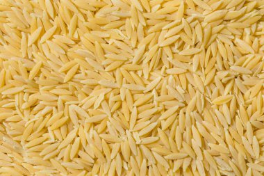 Kurutulmuş organik Orzo Makarnası.