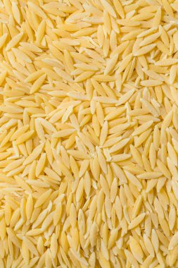 Kurutulmuş organik Orzo Makarnası.