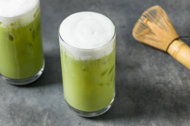 Soğuk köpük kremalı ev yapımı buzlu kibrit.