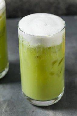 Soğuk köpük kremalı ev yapımı buzlu kibrit.