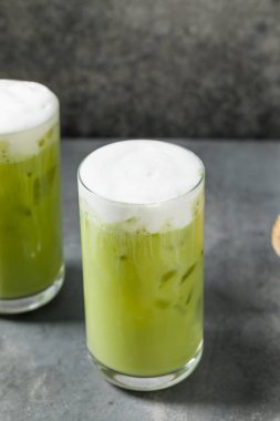 Soğuk köpük kremalı ev yapımı buzlu kibrit.