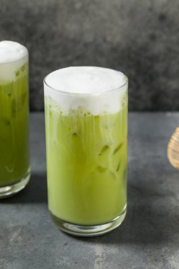 Soğuk köpük kremalı ev yapımı buzlu kibrit.