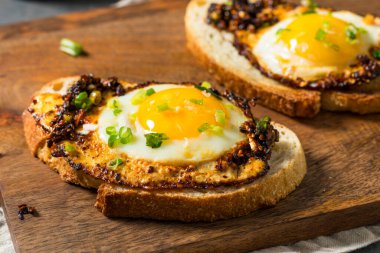 Sağlıklı Chili Çıtır Yağlı Yağda Kızarmış Yumurta