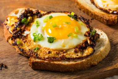 Sağlıklı Chili Çıtır Yağlı Yağda Kızarmış Yumurta