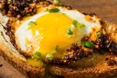 Sağlıklı Chili Çıtır Yağlı Yağda Kızarmış Yumurta