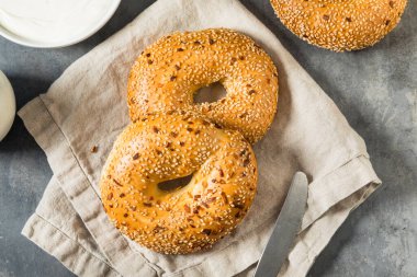 Her şeyi ısıt Kahvaltı için simit Hazır