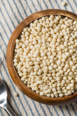 Kuru Çiğ Organik Kuskus Yemek Kasesinde