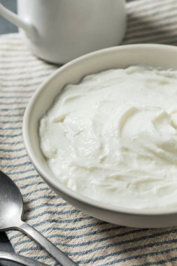 Kahvaltıya Hazır Organik Yağlı Yunan Yoğurdu