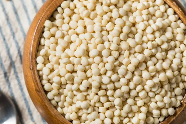 Kuru Çiğ Organik Kuskus Yemek Kasesinde