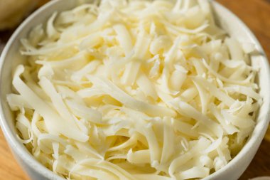 Ev yapımı Mozzarella Peyniri Pizza Kasesinde