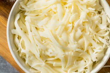 Ev yapımı Mozzarella Peyniri Pizza Kasesinde