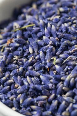 Çiğ Mor Organik Lavanta Bitkileri Yemek Pişirmek İçin Bir Kasede