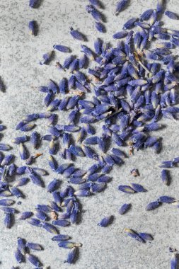 Çiğ Mor Organik Lavanta Bitkileri Yemek Pişirmek İçin Bir Kasede