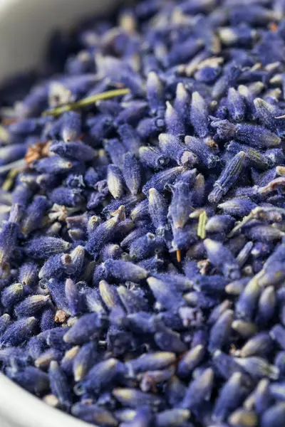 Çiğ Mor Organik Lavanta Bitkileri Yemek Pişirmek İçin Bir Kasede
