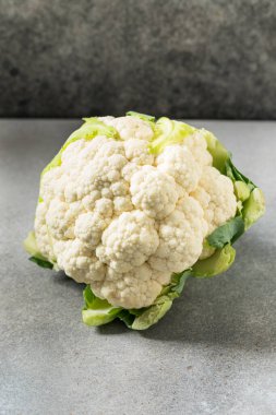 Beyaz Organik Çiğ Karnabahar Kafa Pişmeye Hazır