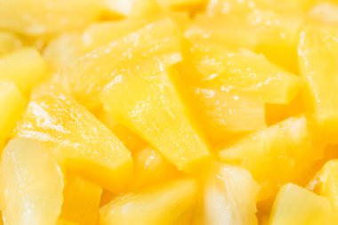 Organik Konserve Ananas Tidbit Parçacıkları Yemek Kasesinde