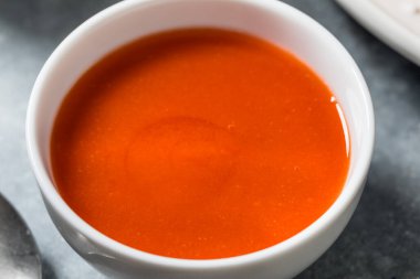 Baharatlı ev yapımı Bufalo Tavuk Kanadı Sosu