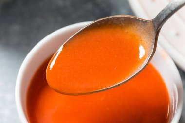 Baharatlı ev yapımı Bufalo Tavuk Kanadı Sosu