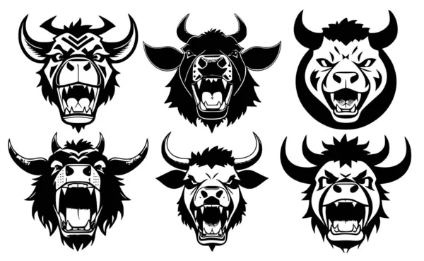 開いた口とひげを生やした牙を持つ角のある牛の頭のセットは 銃口の異なる怒りの表現で 白い背景に隔離されたタトゥー エンブレムまたはロゴのシンボル — ストックベクタ