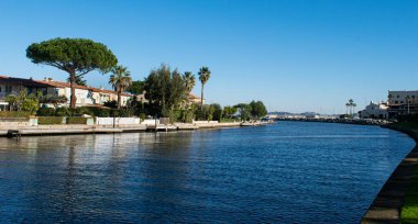 Port Grimaud house on river shore near the beach