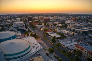 Bakersfield şehir merkezinin hava görüntüsü, California Skyline