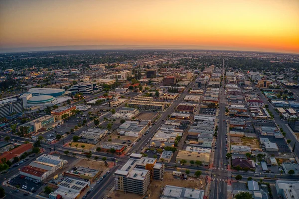 加州贝克尔斯菲尔德市中心的空中景观 — 图库照片