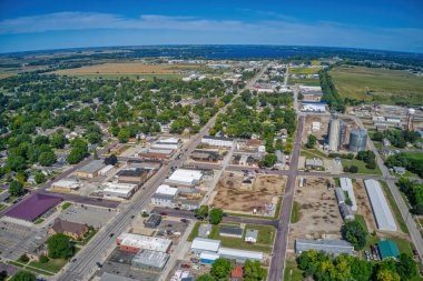 Yaz boyunca Milford, Iowa 'daki Ana Cadde' nin Hava Görüntüsü