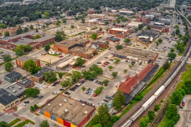 Yaz boyunca Ames, Iowa şehir merkezinin hava görüntüsü