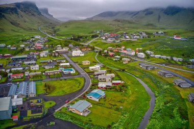 Kısa yaz boyunca Vik, İzlanda 'nın havadan görüntüsü