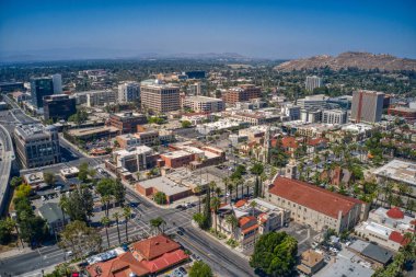 Riverside, California 'nın Los Angeles banliyösünün hava görüntüsü