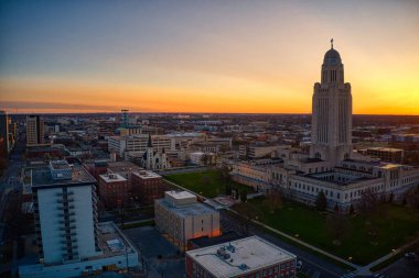 Lincoln şehir merkezinin hava görüntüsü, Alacakaranlık 'ta Nebraska