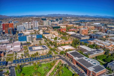 Tempe, Arizona 'nın Phoenix banliyösündeki büyük bir devlet üniversitesinin hava görüntüsü