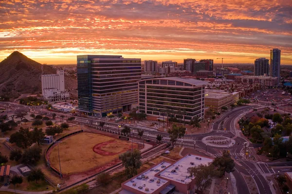 Luftaufnahme Des Sonnenaufgangs Über Dem Phoenix Vorort Tempe Arizona lizenzfreie Stockfotos