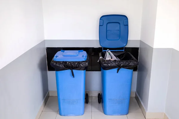 Lata Lixo Lixeira Piso Roda Plástico Para Recipiente Resíduos — Fotografia de Stock