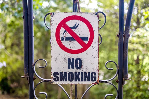 Απαγορεύεται Κάπνισμα Στο Πάρκο — Φωτογραφία Αρχείου