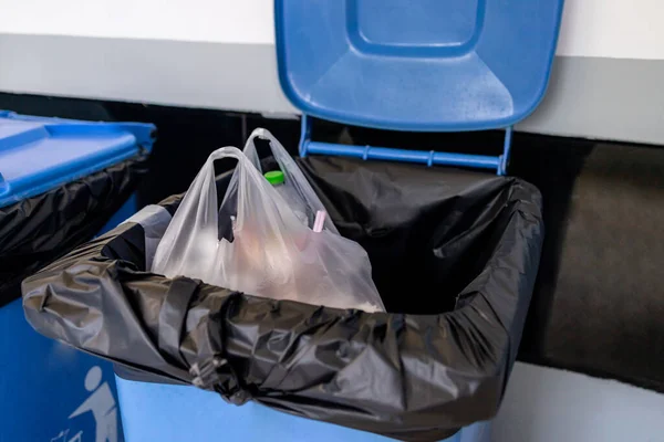 Worek Plastikowych Odpadów Śmietniku — Zdjęcie stockowe