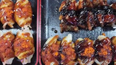 Suşi Yuvarlama, Farklı Suşi Seti, Somon, Ton Balığı, Yılanbalığı ve Karides Kapanışı