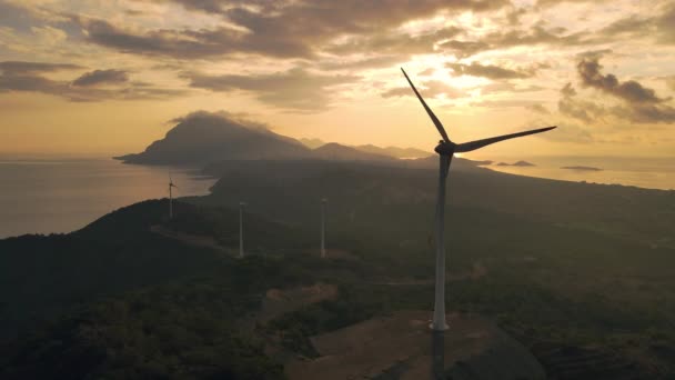Ветряная Турбина Восходе Солнца Ветряная Электростанция — стоковое видео