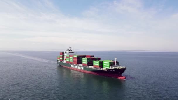 Вантажні Судна Cargo Evergreen Курсують Кінцевого Комерційного Порту Морська Логістика — стокове відео